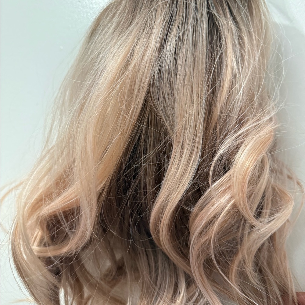 Emelina Elegant Blonde Wavy Hair Extension